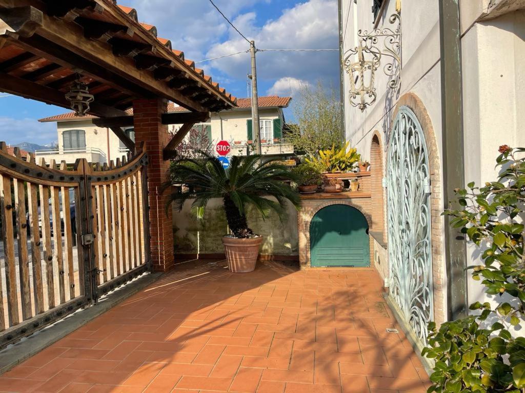 Raffinato Bilocale A Lido Di Camaiore Vicino Al Mare Екстериор снимка