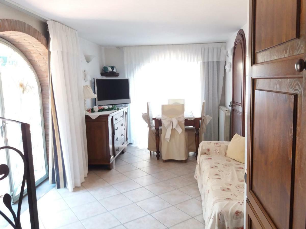 Raffinato Bilocale A Lido Di Camaiore Vicino Al Mare Екстериор снимка